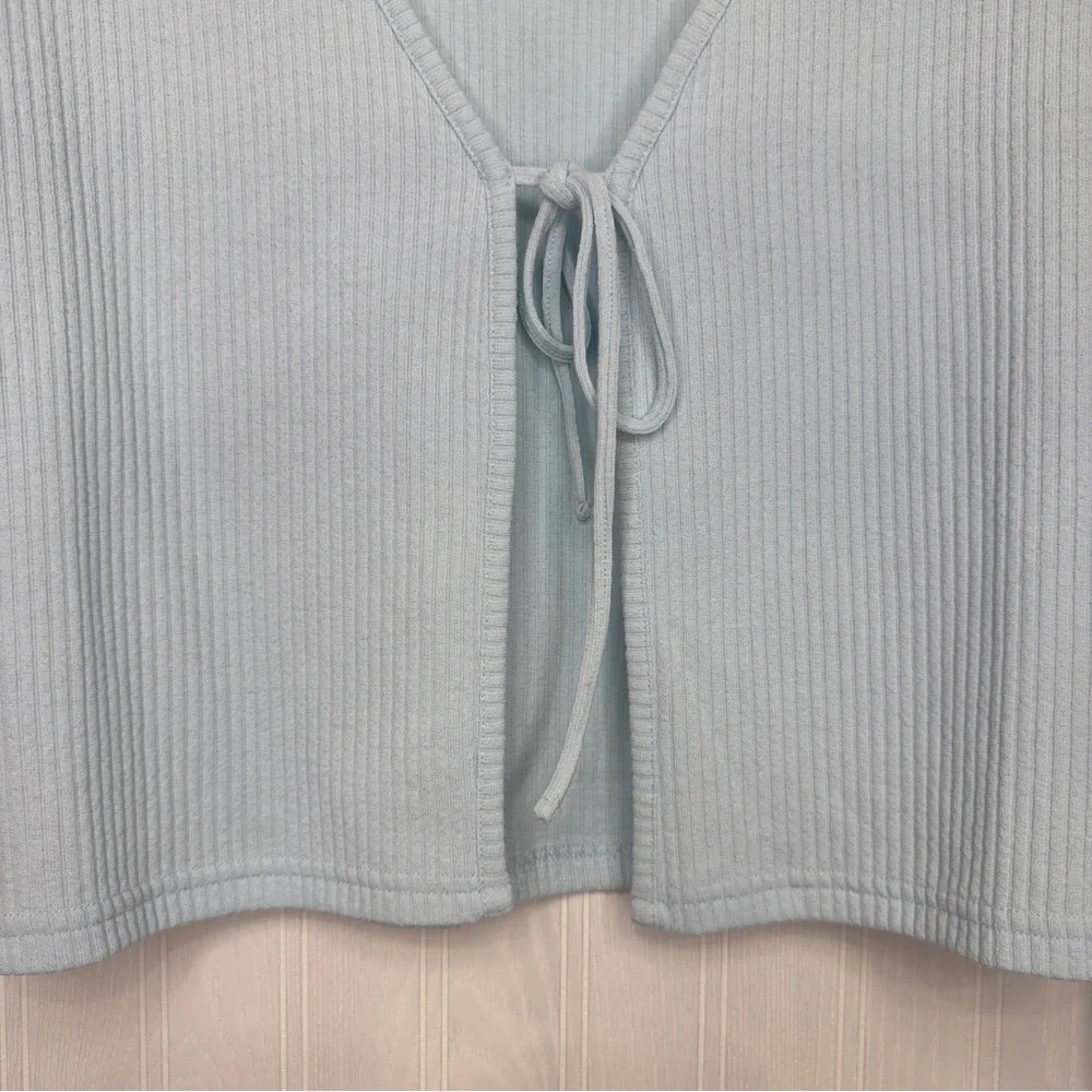 H & M Divided light blue cropped top size M - Picture 4 of 6